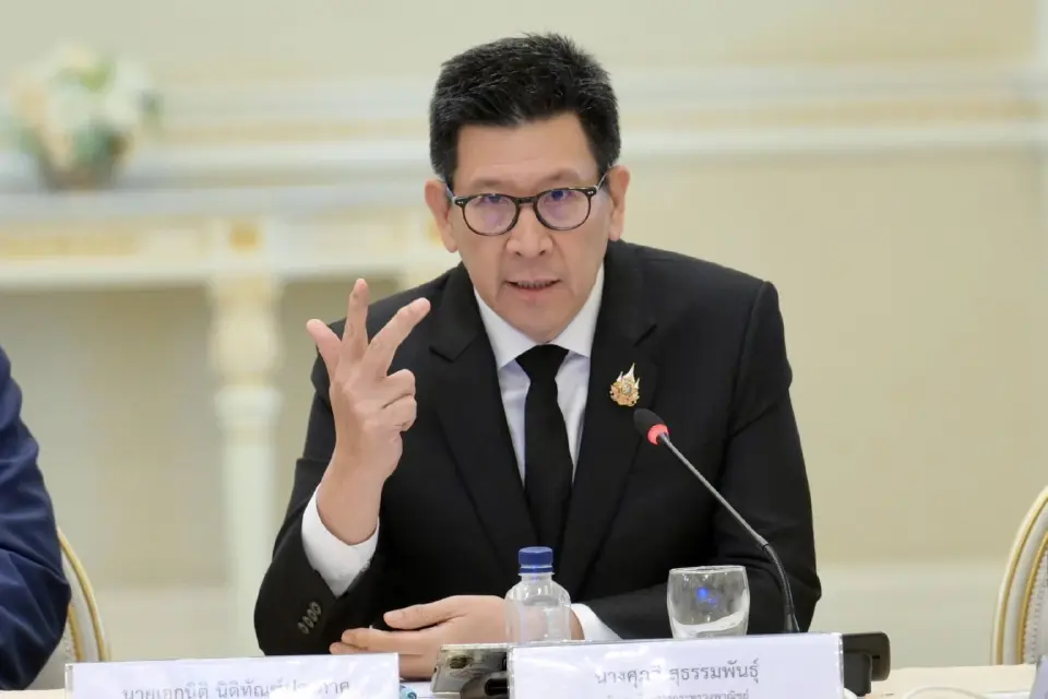 นายเอกนิติ นิติทัณฑ์ประภาศ รองนายกรัฐมนตรี และรมว.คลัง 