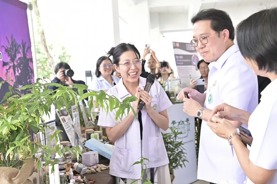 'พัฒนา' ชู 3 แนวทางเชิงรุก หนุน 'ยาไทย' สู้วิกฤติน้ำมันพุ่ง ลดนำเข้าจากต่างประเทศ  