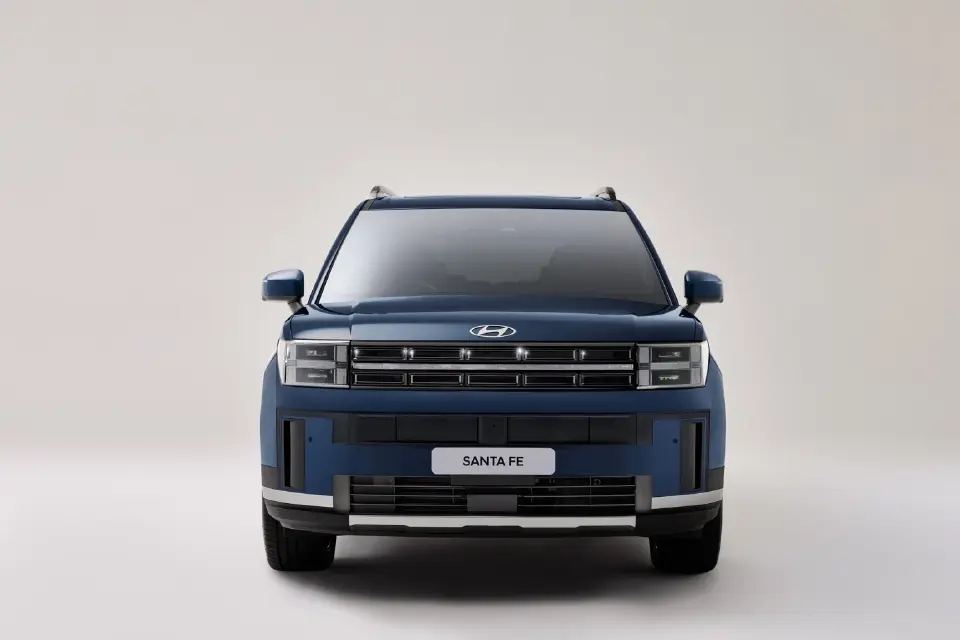 Hyundai all-new SANTA FE Hybrid with HTRAC All Wheel Drive