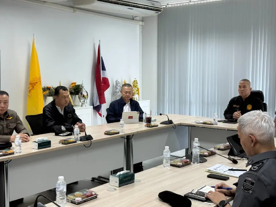 “รมว.ยุติธรรม-รอง ผบ.ตร.”ลุยชลบุรี-ระยอง สกัดลักลอบขนน้ำมัน