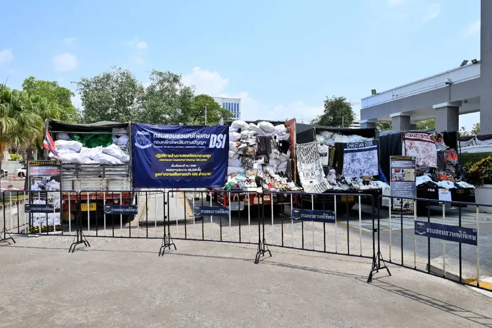 กรมทรัพย์สินฯ บุกปราบของปลอม ยึด 5.2 แสนชิ้น เสียหาย 690 ล้าน