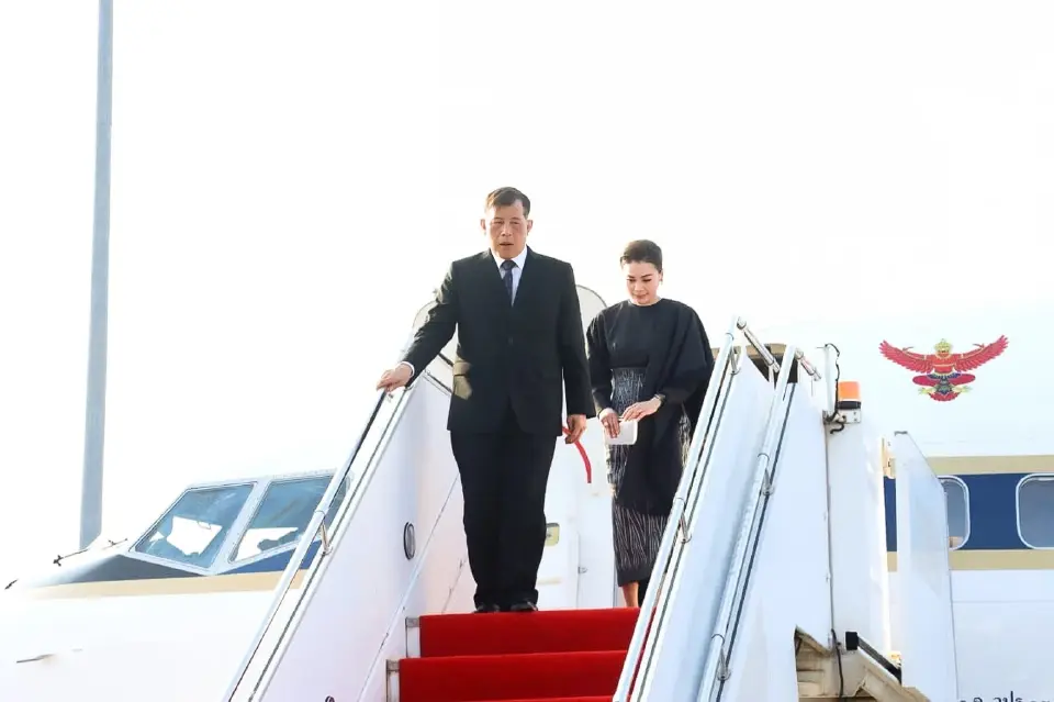 ในหลวง-พระราชินี เสด็จฯเยือน สปป.ลาวครั้งประวัติศาสตร์รอบ 32 ปี สานสัมพันธ์ 75 ปี