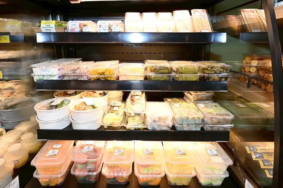 ตู้เย็นประชาชน ‘โกลเด้น คอฟฟี่’ เปิดสาขาใหม่ ‘เมืองไทย-คอมเพล็กซ์’