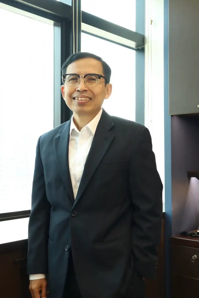 ดร.อัมพร แสงมณี กรรมการผู้จัดการ บริษัท ทริส คอร์ปอเรชั่น จำกัด