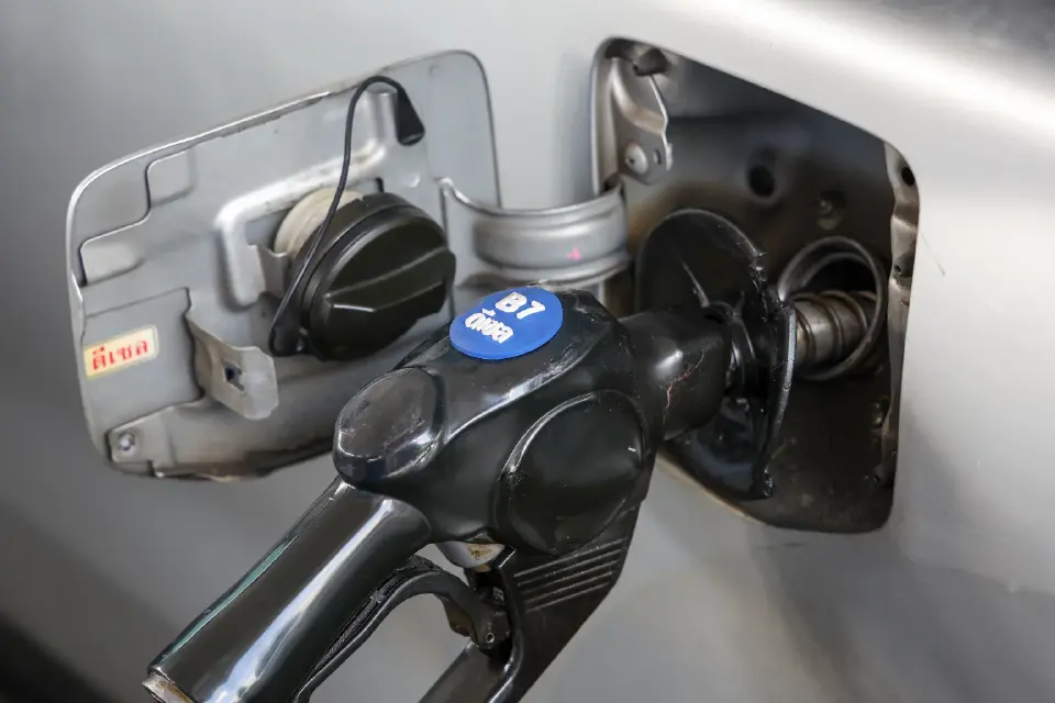 แฟ้มภาพการเติมน้ำมัน