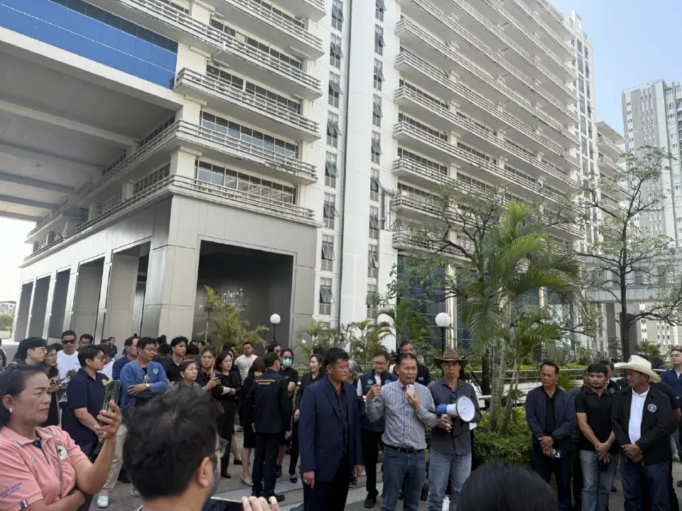 ม็อบโคนม บุก พาณิชย์ จี้ชะลอนำเข้านมผง ชง 6 มาตรการด่วน