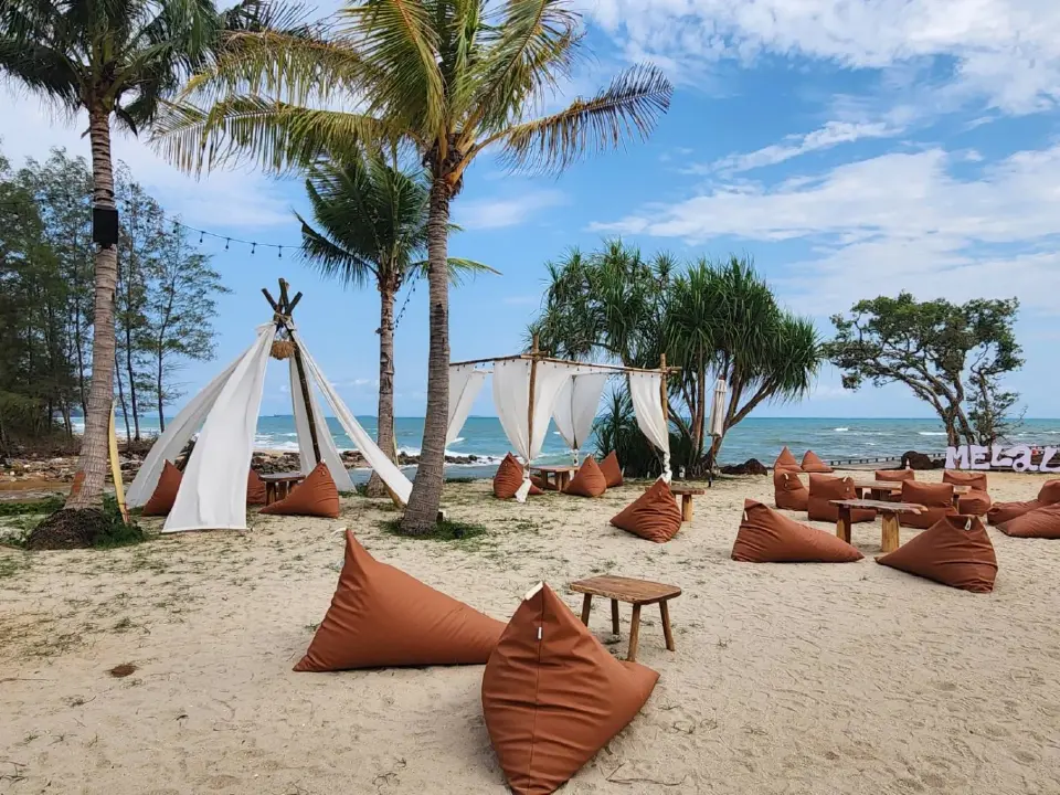 เมลาลูก้า บีชคลับ