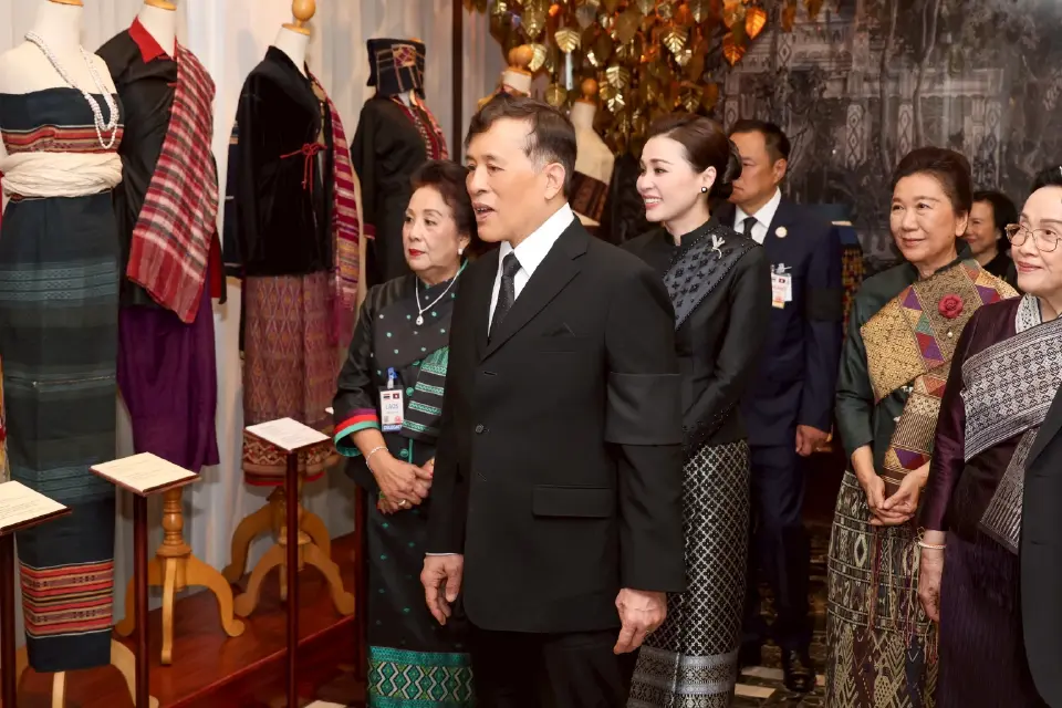 ในหลวง พระราชินี เสด็จฯ เยือนสาธารณรัฐประชาธิปไตยประชาชนลาวอย่างเป็นทางการ เป็นวันที่สอง