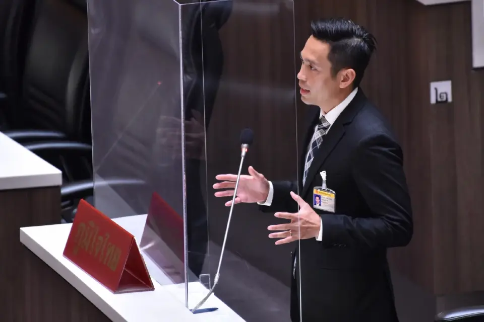 “กรวีร์” เปิดใจเคล็ดลับ DNA ผู้แทนฯ ต้องไม่ทิ้งพื้นที่! หนุนสอดประสาน “รุ่นใหม่-รุ่นเก่า” ขับเคลื่อนประเทศ ชู “คนละครึ่งพลัส” ทางรอดเศรษฐกิจรากหญ้า