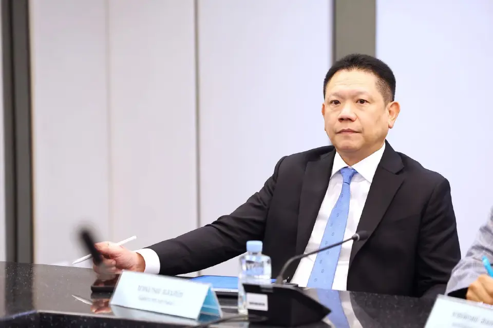 นายลวรณ แสงสนิท ปลัดกระทรวงการคลัง