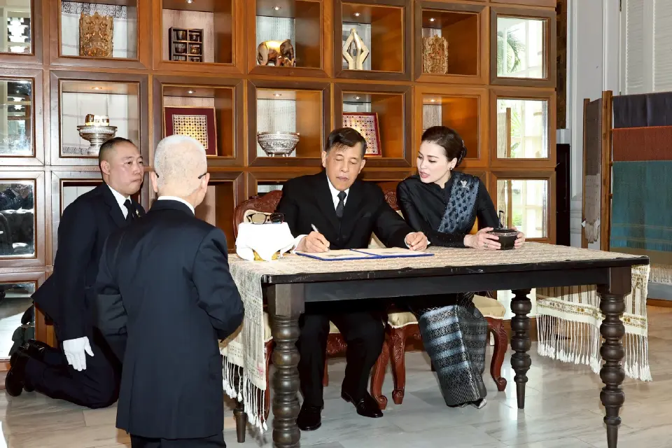 ในหลวง พระราชินี เสด็จฯ เยือนสาธารณรัฐประชาธิปไตยประชาชนลาวอย่างเป็นทางการ เป็นวันที่สอง