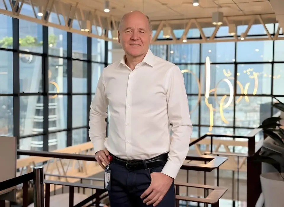 นายซิกเว่ เบรกเก้ ประธานคณะผู้บริหารกลุ่ม บริษัท ทรู คอร์ปอเรชั่น จำกัด (มหาชน) หรือ TRUE