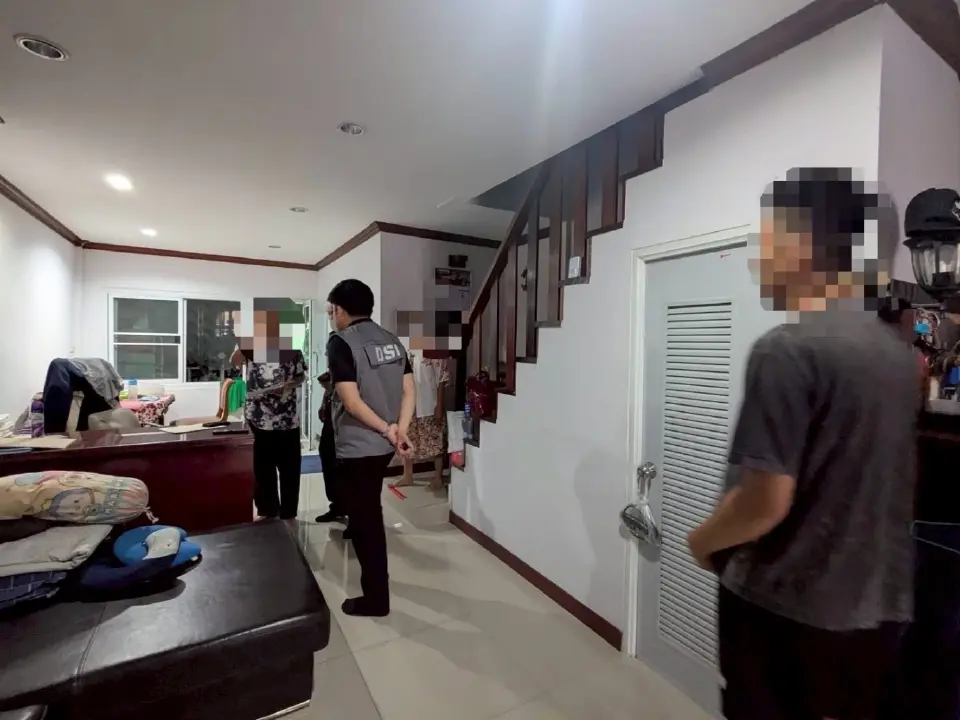 DSI เปิดภาพบุกรวบเครือข่ายเว็บพนันพันล้าน หลักฐานมัด ‘ชนนพัฒฐ์’ นักการเมืองดัง