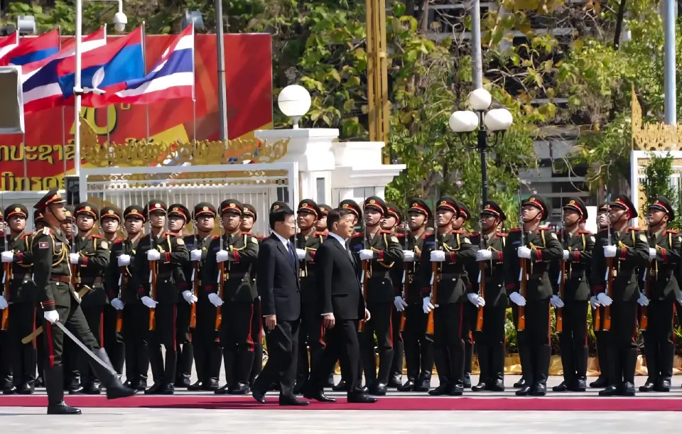 ในหลวง พระราชินี เสด็จฯ เยือนสาธารณรัฐประชาธิปไตยประชาชนลาวอย่างเป็นทางการ เป็นวันที่สอง