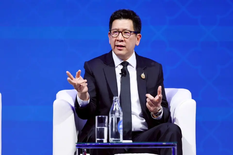 ดร.เอกนิติ นิติทัณฑ์ประภาศ รองนายกรัฐมนตรีและรัฐมนตรีว่าการกระทรวงการคลัง