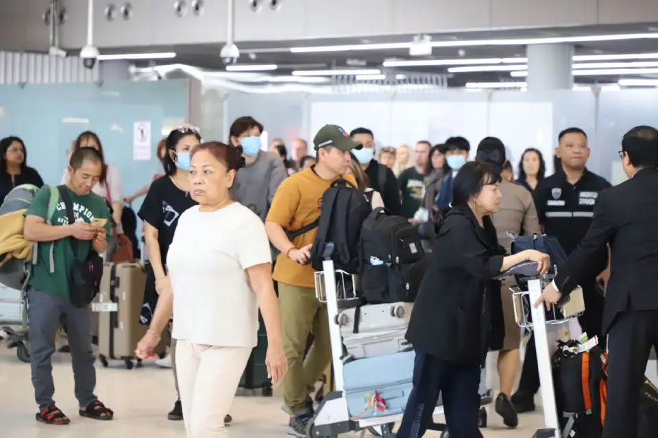 ยอดแรงงานไทยขอกลับบ้านเกือบ 1 พันคน ล่าสุด 18 ชีวิตจากอิหร่านถึงไทยปลอดภัย