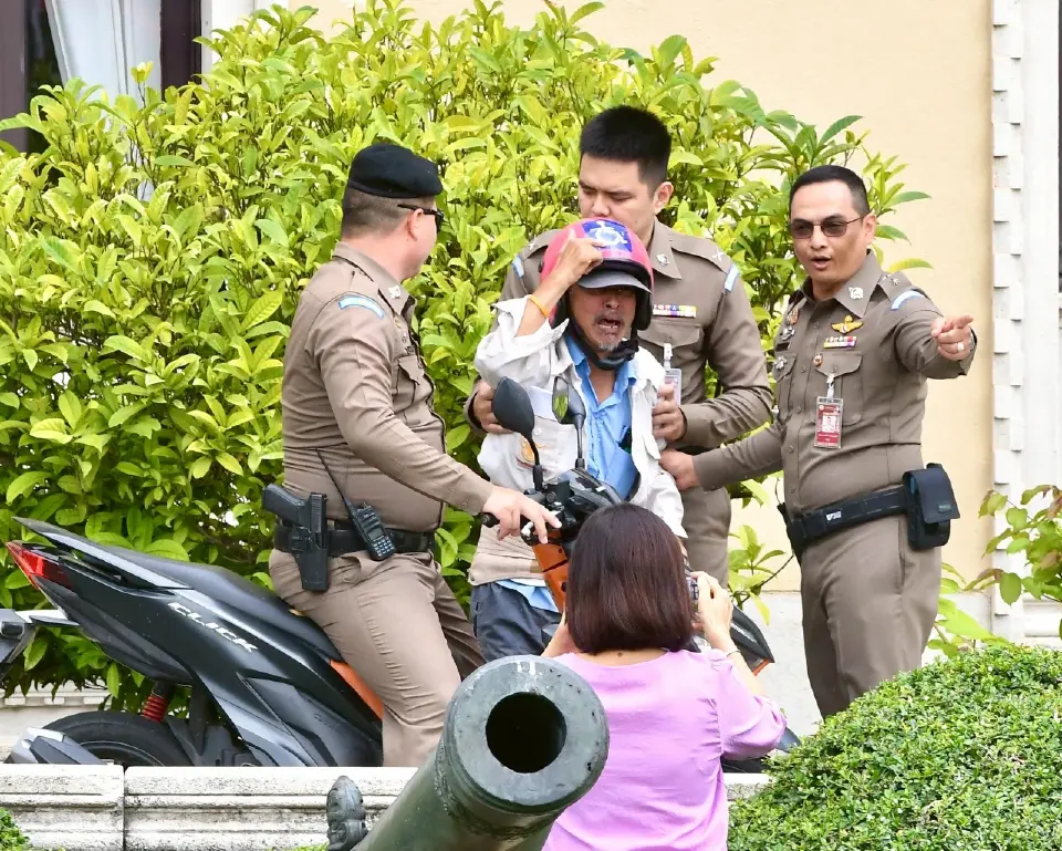 มัดรวม 19 ปี วีรกรรม 'พงศ์พิชาญ' ทะลวงรั้วทำเนียบฯเรียกร้องเงินกับ 7 นายกฯ