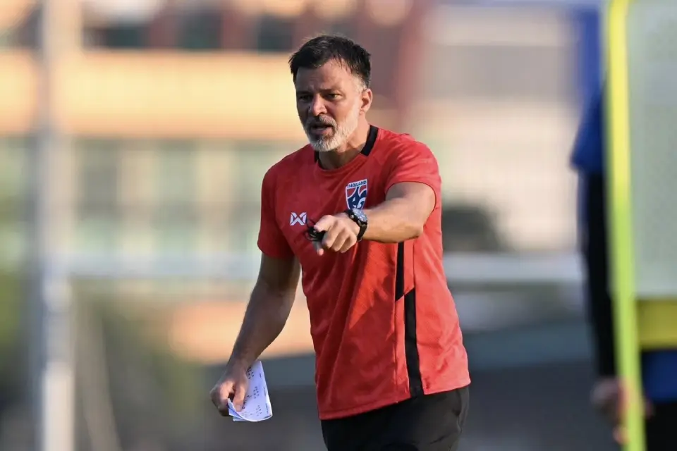 แอนโธนี ฮัดสัน หัวหน้าผู้ฝึกสอนฟุตบอลทีมชาติไทย