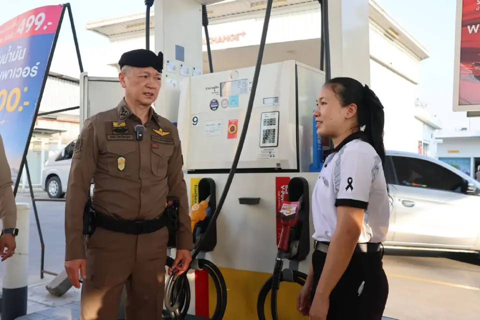 "พล.ต.อ.ธัชชัยฯ" สุ่มตรวจปั๊มน้ำมันใน จ.นนทบุรี ป้องกันการกักตุนและโก่งราคา
