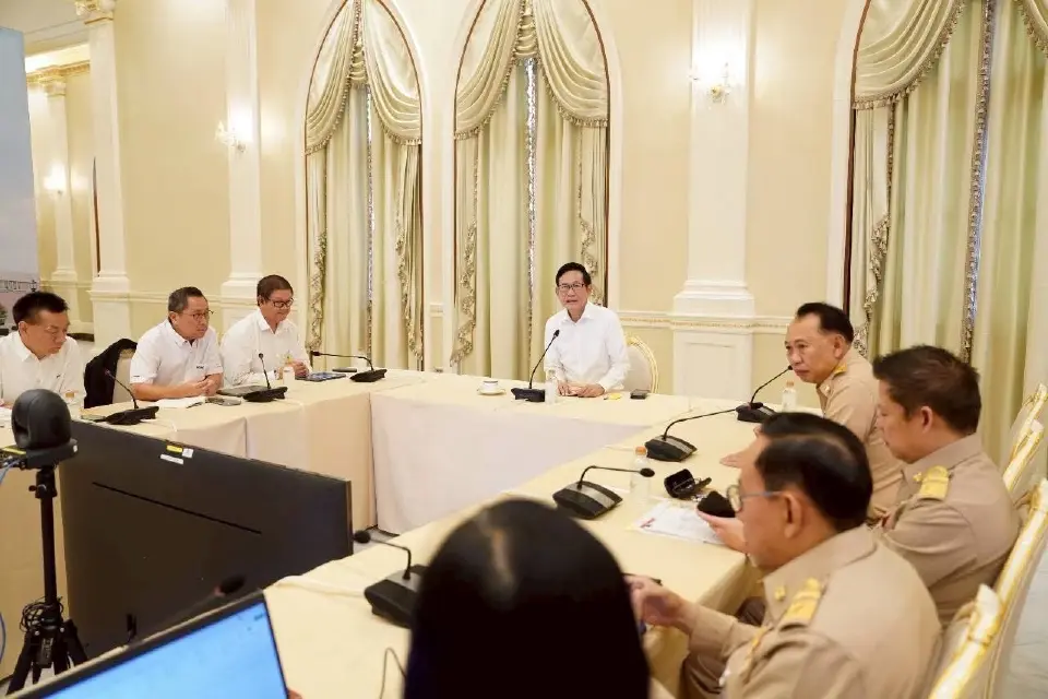 ‘รมว.พลังงาน’ สั่งเพิ่มรถบรรทุกขนส่งรุกกระจายน้ำมัน แก้ปัญหาปั๊มน้ำมันหมด