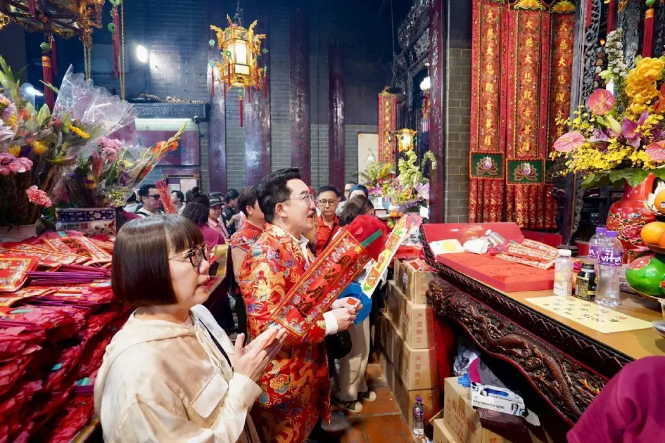 ไอคอนสยาม พาสมาชิก VIP บินฮ่องกง ไหว้ 7 วัดมงคล เปิดดวงรับปีม้าไฟ!