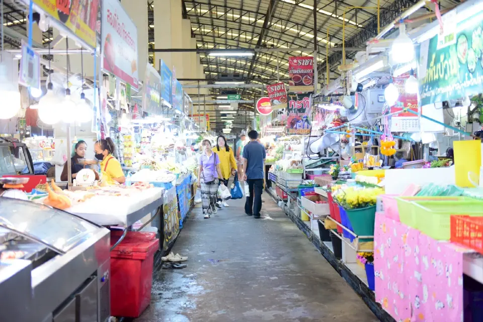 ผ่ามาตรการพาณิชย์ คุมราคาสินค้าลดค่าครองชีพ สู้วิกฤตน้ำมันแพง