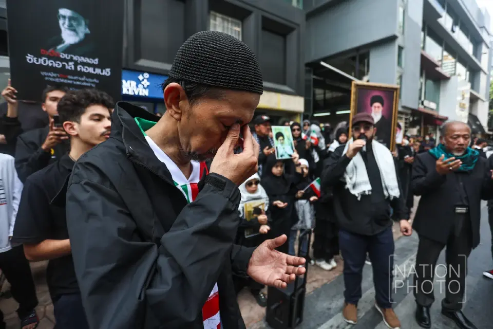 กลุ่มชาวชีอะห์ในไทย กว่า 200 คน รวมตัวไว้อาลัย“คาเมเนอี” หน้าสถานทูตอิหร่าน