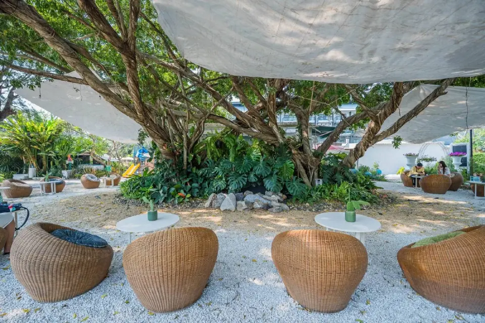 เช็คอิน สวนสนลอย คาเฟ่สีเขียวริมทะเล แลนด์มาร์คใหม่ ชะอำ หัวหิน เซ็นทารา ไลฟ์ ชะอำ