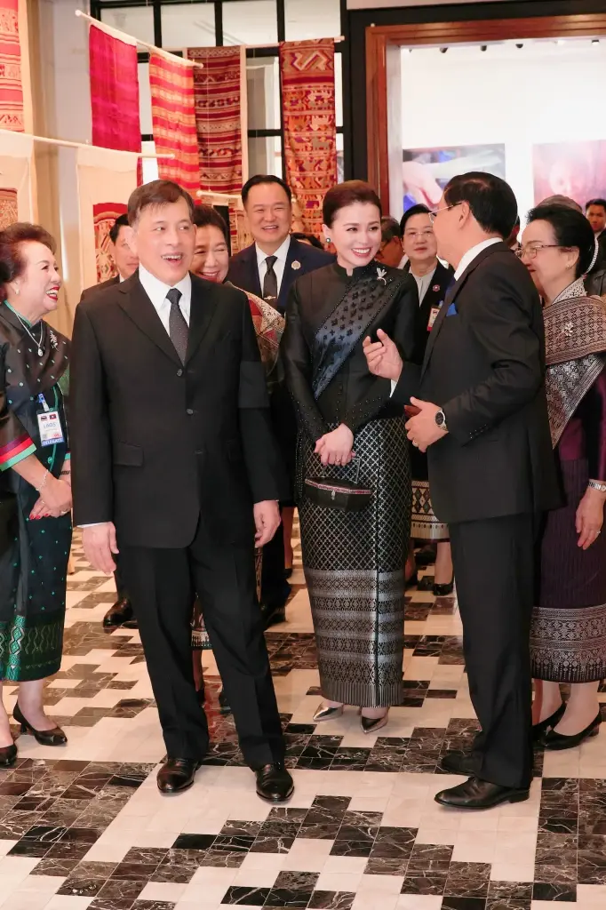 ในหลวง พระราชินี เสด็จฯ เยือนสาธารณรัฐประชาธิปไตยประชาชนลาวอย่างเป็นทางการ เป็นวันที่สอง