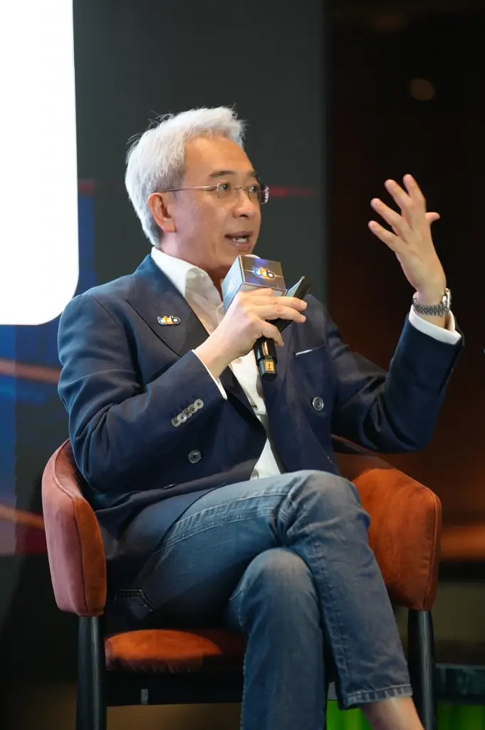 นายฐากร ปิยะพันธ์ ผู้จัดการใหญ่ ทีทีบี 