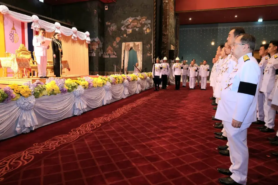 ในหลวง พระราชินี เสด็จฯ เปิดประชุมรัฐสภา มีพระราชดำรัส ขอให้ยึดถือความถูกต้อง