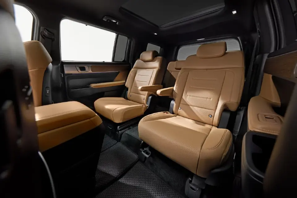 Hyundai all-new SANTA FE Hybrid with HTRAC All Wheel Drive