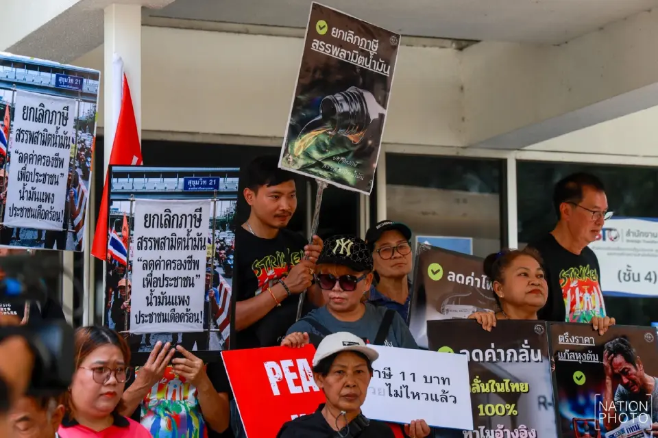 14 องค์กรประชาชนบุกทำเนียบจี้แก้วิกฤตน้ำมัน ฉะรัฐต้นตอราคาพุ่ง