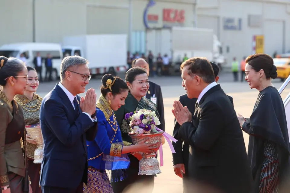 ในหลวง-พระราชินี เสด็จฯเยือน สปป.ลาวครั้งประวัติศาสตร์รอบ 32 ปี สานสัมพันธ์ 75 ปี