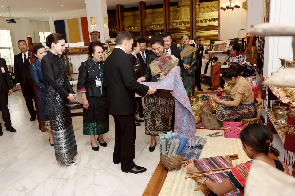 ในหลวง พระราชินี เสด็จฯ เยือนสาธารณรัฐประชาธิปไตยประชาชนลาวอย่างเป็นทางการ เป็นวันที่สอง