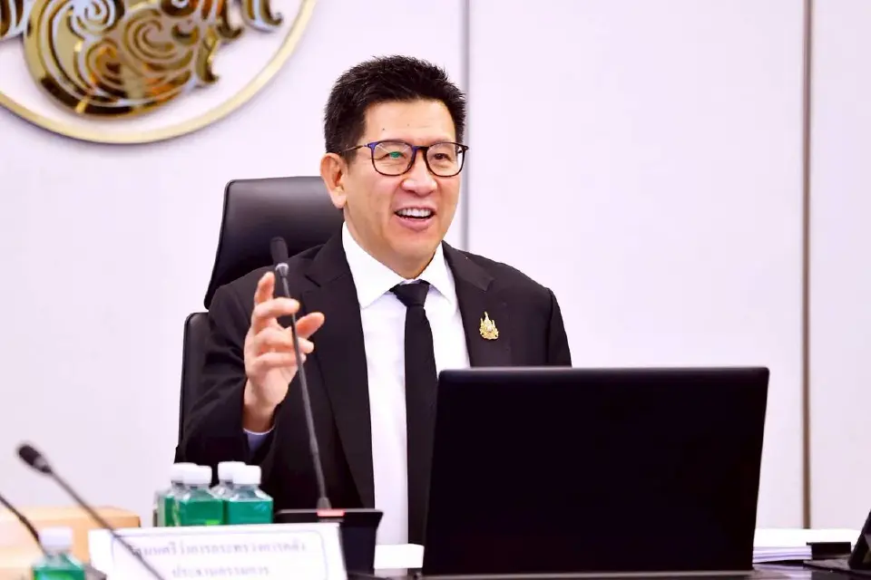 นายเอกนิติ นิติทัณฑ์ประภาศ รองนายกรัฐมนตรี และรัฐมนตรีว่าการกระทรวงการคลัง 