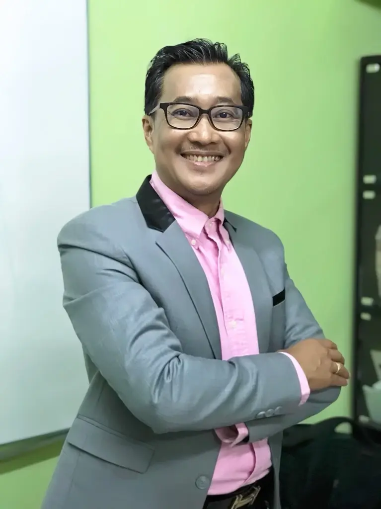 รองศาสตราจารย์ ดร.อัทธ์ พิศาลวานิช นักวิชาการอิสระ และผู้เชี่ยวชาญเศรษฐกิจระหว่างประเทศและอาเซียน