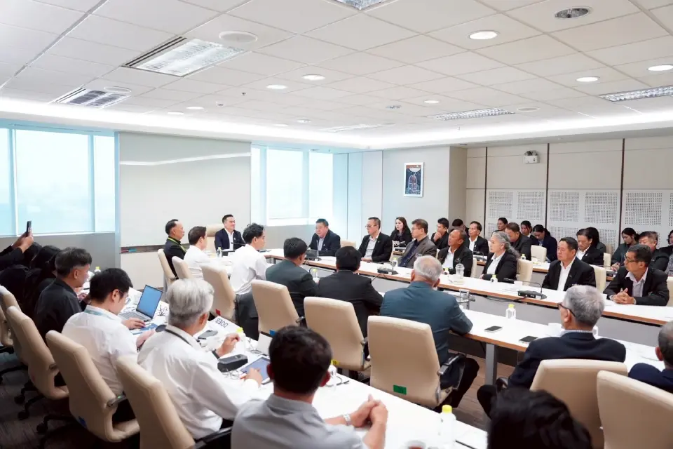 สมาพันธ์ขนส่งจี้ล่าตัว ‘ไอ้โม่งกักตุนน้ำมัน’ ยึดทรัพย์คืนกองทุน เชื่อหายกว่า 1 พันล้านลิตร