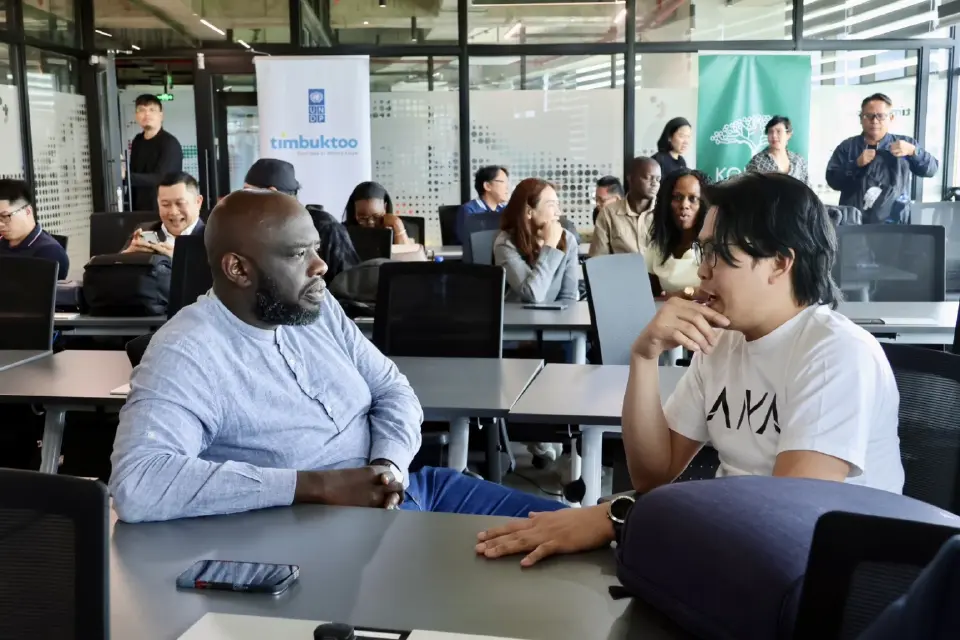 การพูดคุยรายละเอียดโครงการและการนำเสนอเทคโนโลยีของผู้ประกอบการไทย