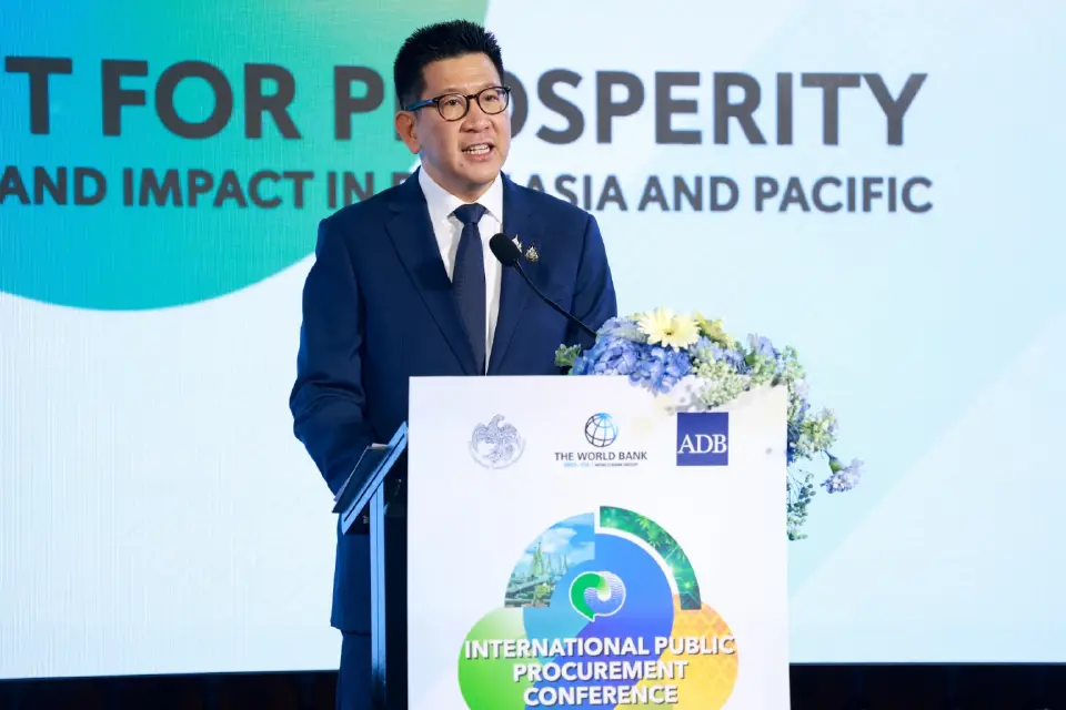 นายเอกนิติ นิติทัณฑ์ประภาศ รองนายกรัฐมนตรีและรัฐมนตรีว่าการกระทรวงการคลัง 