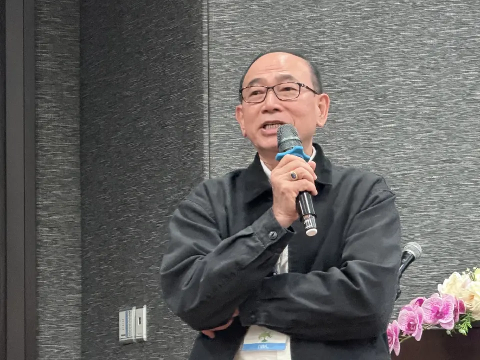 นายนพพร สุวรรณรุจิ