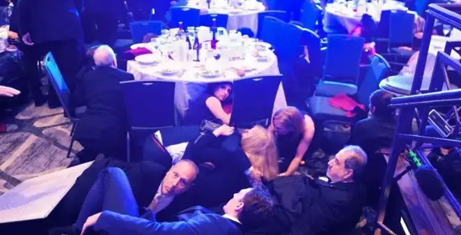 เปิดภาพนาทีชีวิต! ยิงสนั่นงานทำเนียบขาว อพยพ ‘ทรัมป์’ หนีตาย-แขกหมอบวุ่น