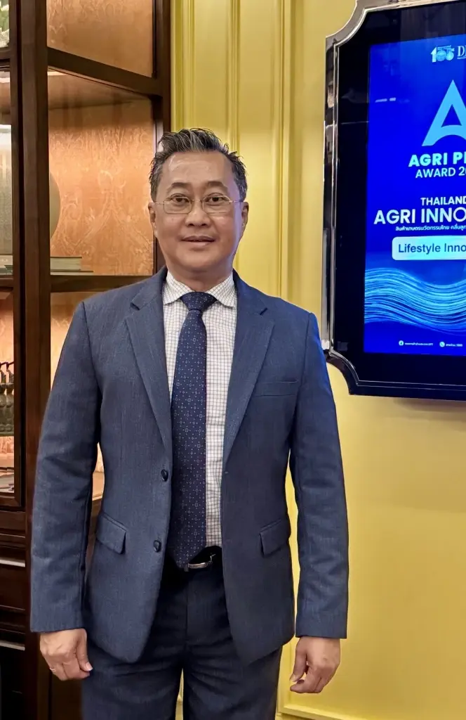 รองศาสตราจารย์ ดร.อัทธ์ พิศาลวานิช นักวิชาการอิสระและผู้เชี่ยวชาญเศรษฐกิจระหว่างประเทศและอาเซียน 