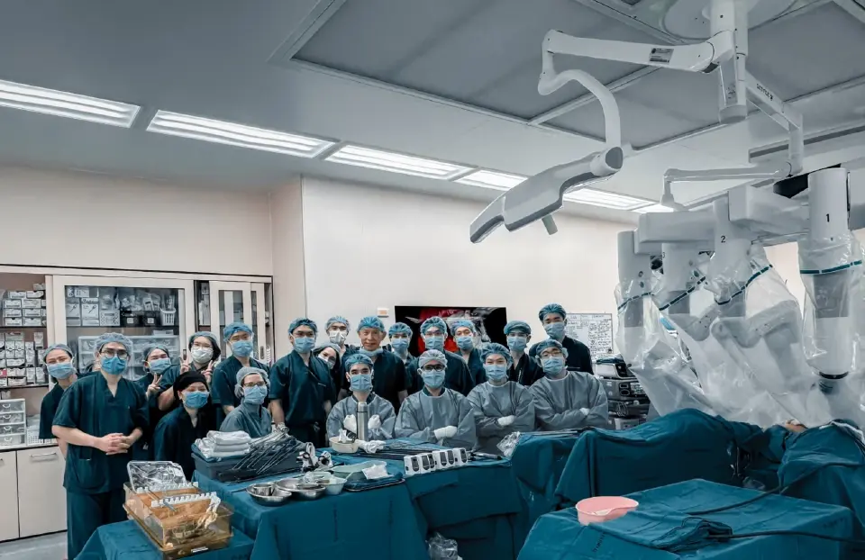 ครั้งแรกในไทย รพ.ราชวิถี ใช้ 'หุ่นยนต์' ผ่าตัดปลูกถ่ายไตจากผู้บริจาคสมองตายสำเร็จ