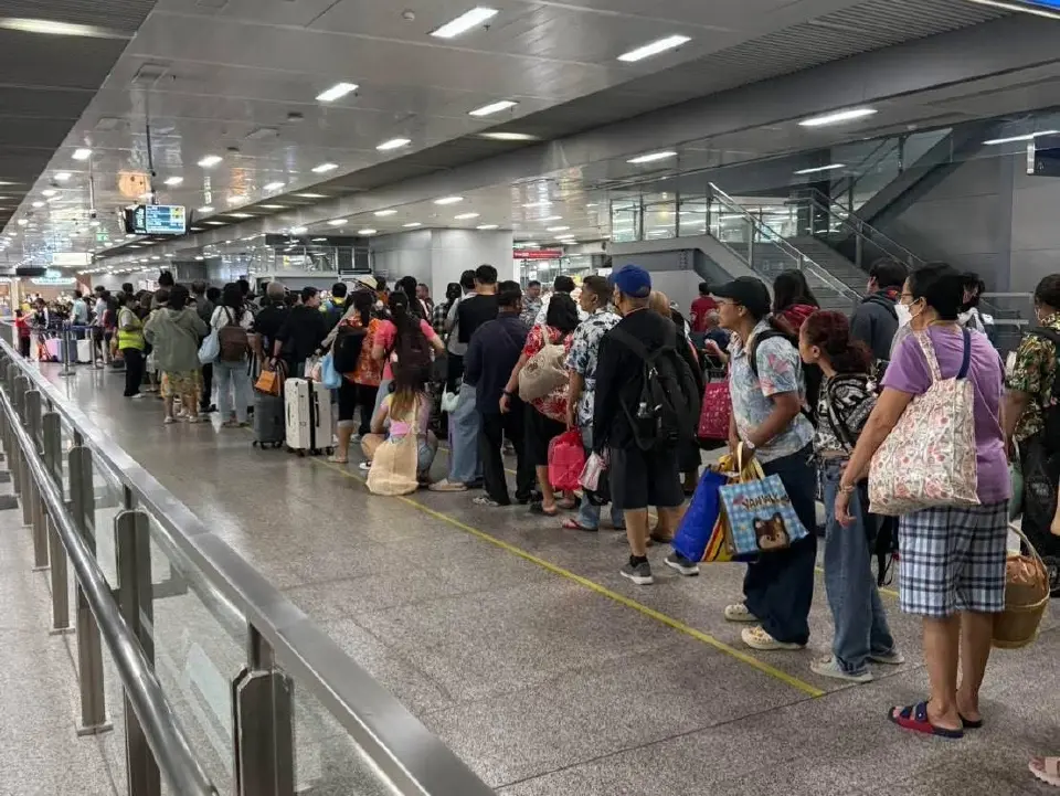 ‘คมนาคม’ คาดการณ์คนกลับเข้ากรุงฯ 15 เม.ย.นี้ แนะ 4 ทางเลี่ยง-ฟรีมอเตอร์เวย์