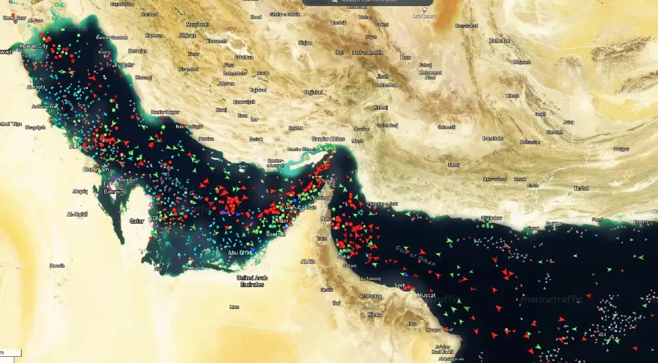 CR . ภาพจาก  MarineTraffic เรือเริ่มแล่นไปยังช่องแคบฮอร์มุซ