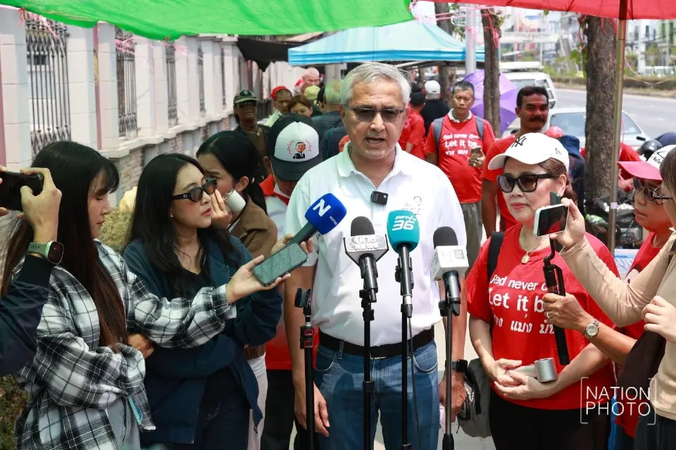 ปักหลักค้างคืนรอ “ทักษิณ” พ้นโทษ เสื้อแดงคึกคัก นับถอยหลัง 11 พ.ค.