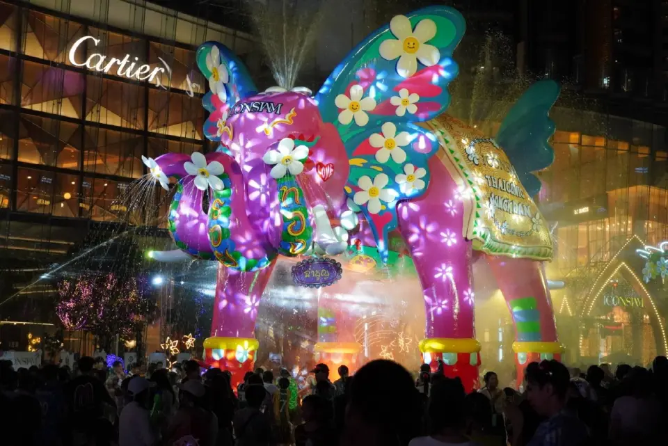 เริ่มแล้ว "สงกรานต์ไอคอนสยาม" สาดสนุก 5 วันรวด ขนทัพ 76 ศิลปิน-นางสงกรานต์ซุปตาร์ ฉลองปีใหม่ไทยสุดยิ่งใหญ่