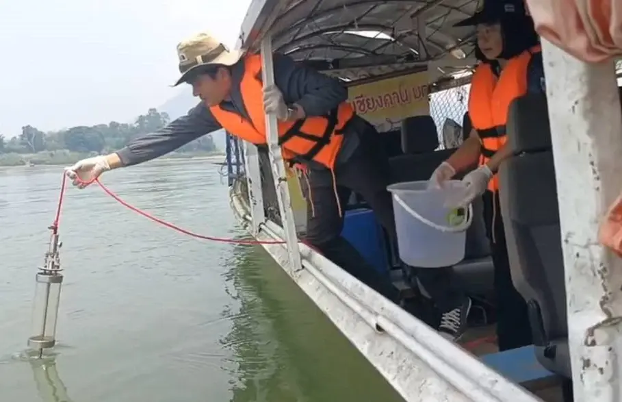 ลงพื้นที่เก็บตัวอย่างคุณภาพน้ำ