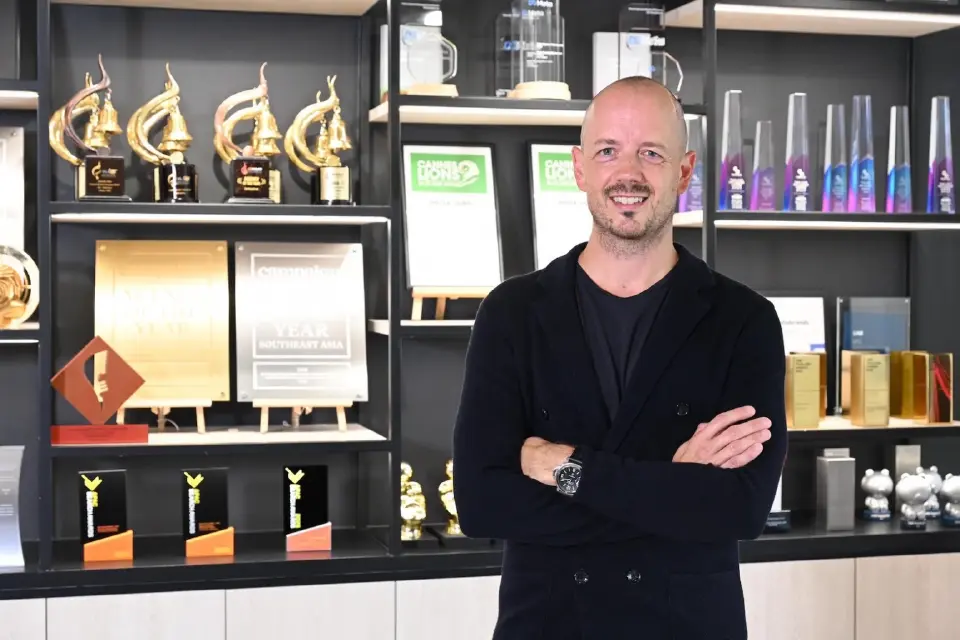 นายโทนี่ ฮาร์ราดีน